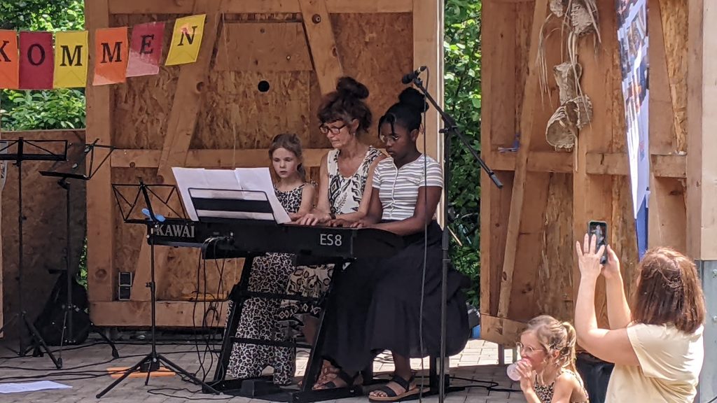 Familienpicknick im Schöpfungsgarten